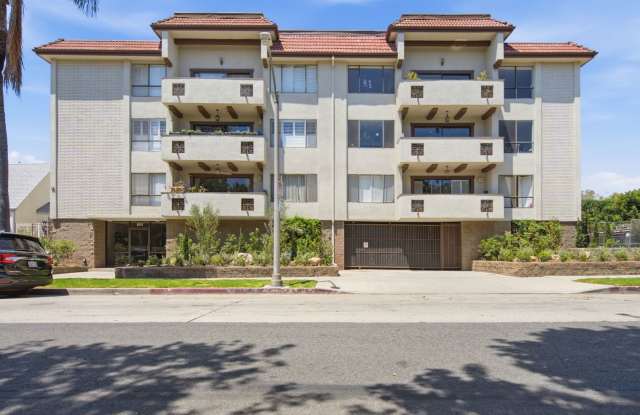 Prime L.A. Location Steps from Beverly Hills | 2 BR / 2.5 BA Home-Like Condo Gallery 1