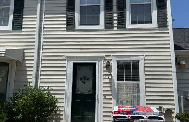 Remodeled 2 bedroom 1.5 bathroom townhome close to everything! photos photos