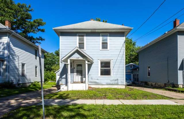 Spacious 3 Bedroom, 2 Bathroom Home – 1169 23rd St., Moline, IL 61265 $250 OFF FIRST MONTH'S RENT Gallery 1
