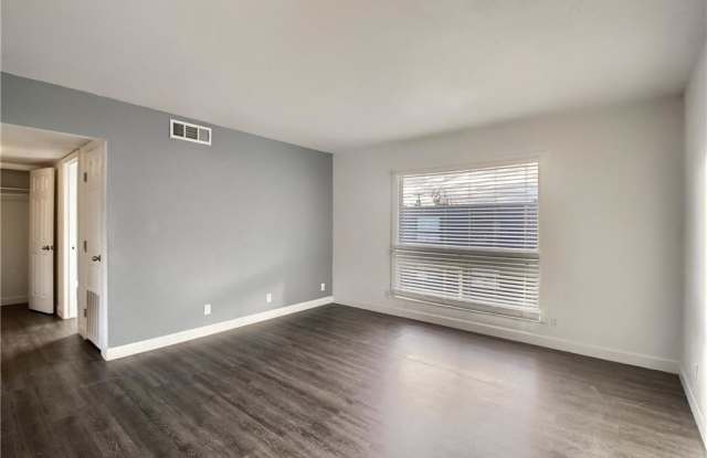1206 East 52nd Street - 208B Gallery 3