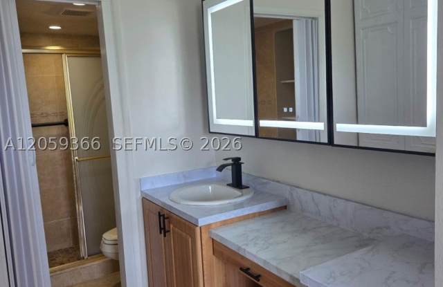 3750 Inverrary Dr Gallery 2