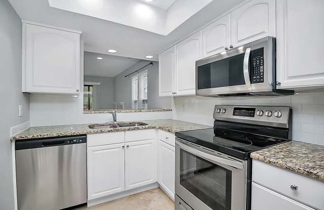 Room in 3 Bedroom Home at Kings Canyon Dr photos photos