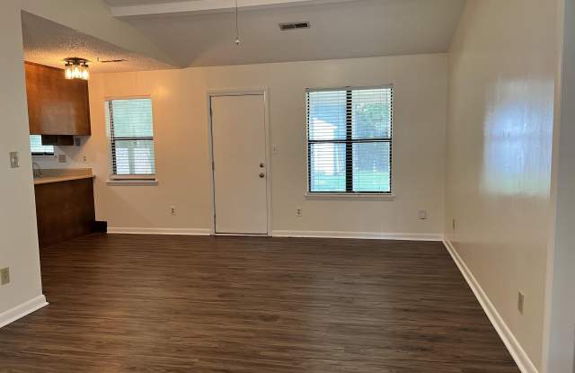 9718 Wallwood Drive Gallery 4