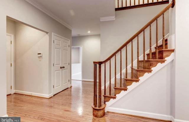 5 ROYAL DOMINION CT Gallery 2