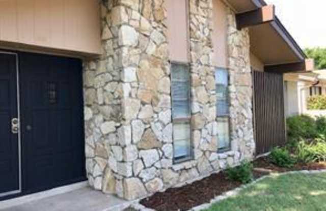 1305 Grinnell Drive Gallery 3
