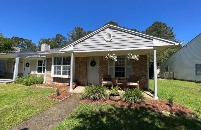 Family Friendly 2 Bedroom Duplex Available In Tallahassee photos photos