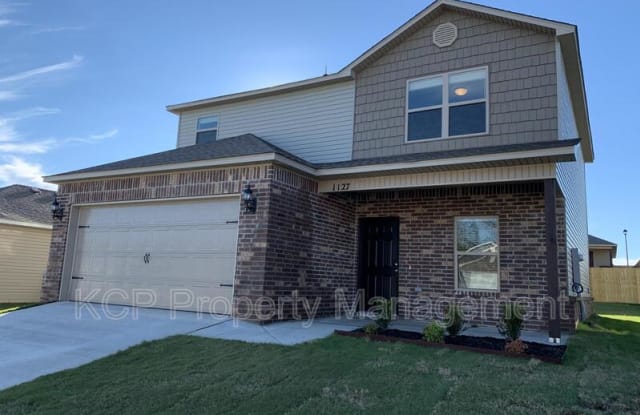 1127 South Kingfisher Lane - 1127 South Kingfisher Lane, Fayetteville, AR 72701