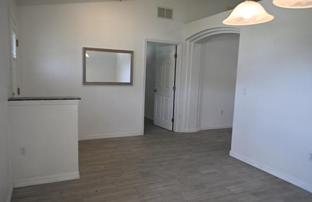 Large 4 bedroom home awaits your arrival! Gallery 4