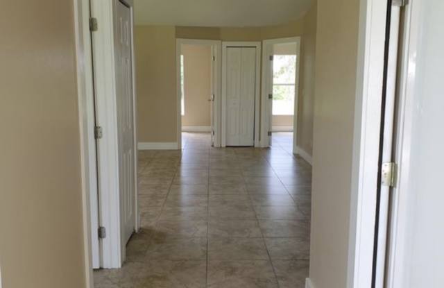 1118 Eisenhower Boulevard Gallery 2