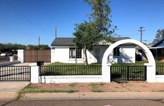 6256 S 14th Plaza Gallery 2