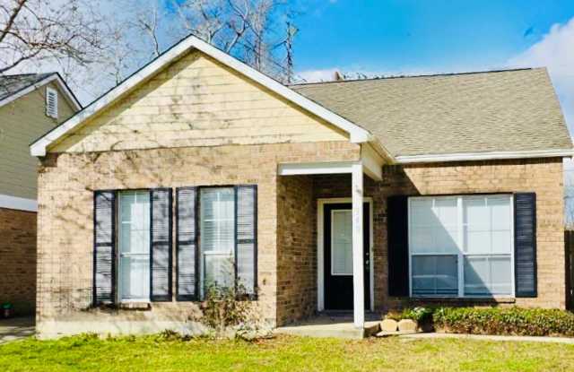 Charming 3-Bedroom Home Minutes from LSU photos photos