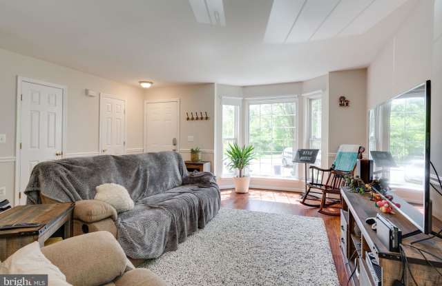 4827 BENECIA LANE Gallery 4