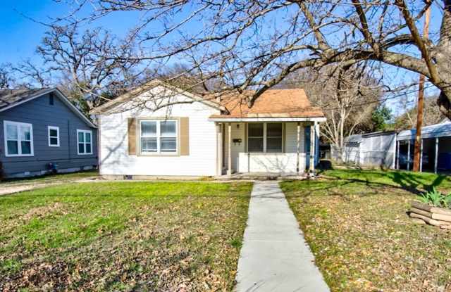 Adorable E. Main Cottage photos photos