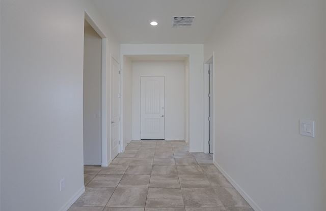 Large floorplan 3 bedroom, 2 bathroom home in Deep Well Ranch - Westwood Community, Prescott Gallery 4