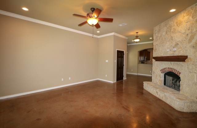 Available Now: 4 bedroom house Gallery 4