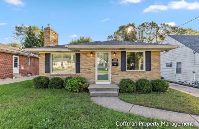 3 bed 2 Bath Single Family Home with Garage and Finished Basement Gallery 1