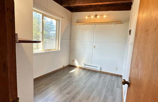 Cabin in Westport Gallery 4