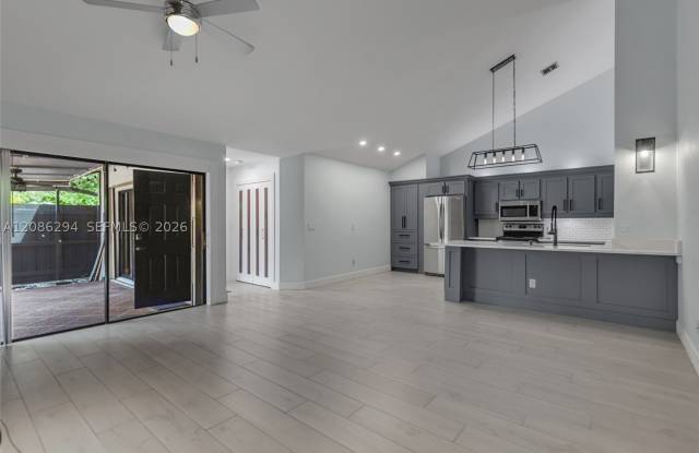 1050 Summit Trail Cir Gallery 4