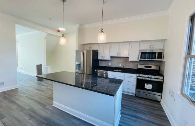 2 bedroom in Lawrenceville with Deck and Parking Spot! - 4045 Butler Street, Pittsburgh, PA 15201