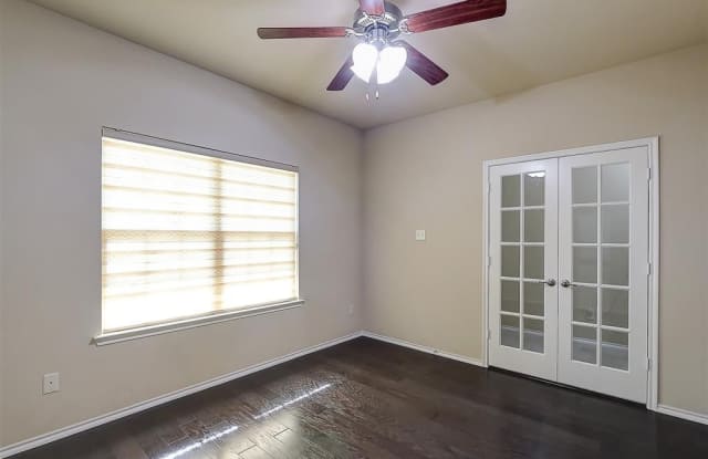 320 Rustic Oak Lane Gallery 3