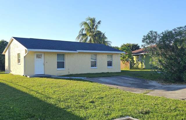 323 Seminole Court photos photos