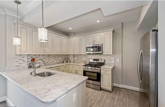 4 bed 3.5 bath. Parking! Pets Welcome! - 317 Todd Place Northeast, Washington, DC 20002
