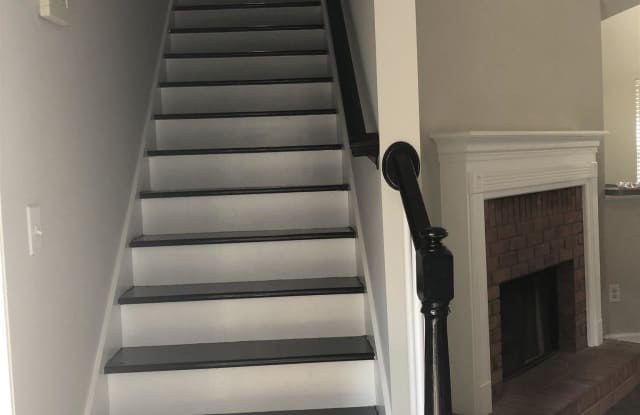 608 W Manor Gallery 2