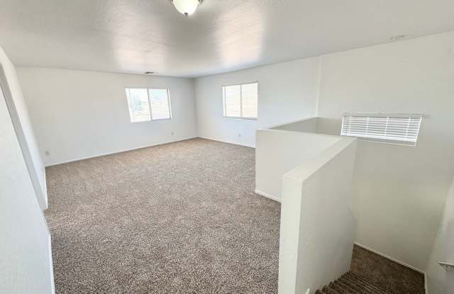 Remodeled 5 Bedroom/3 Bathroom + Large Loft in Tolleson Gallery 4
