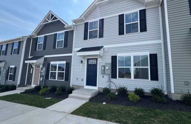 Brand New 3 Bedroom, 2. 5 bath Townhome in Boulder Ridge Gallery 1