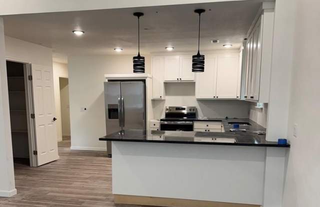 703  W Oak photos photos