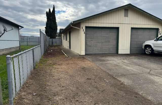 Updated 2 bedroom 1 bathroom duplex in Springfield! photos photos