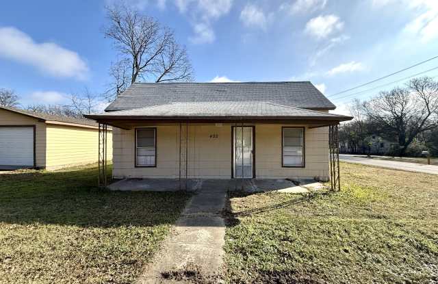 422 D Street Southeast - 422 D Street Southeast, Ardmore, OK 73401