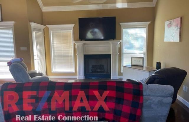 512 Cobblestone Gallery 2