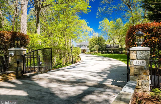 658 LIVE OAK DR Gallery 2