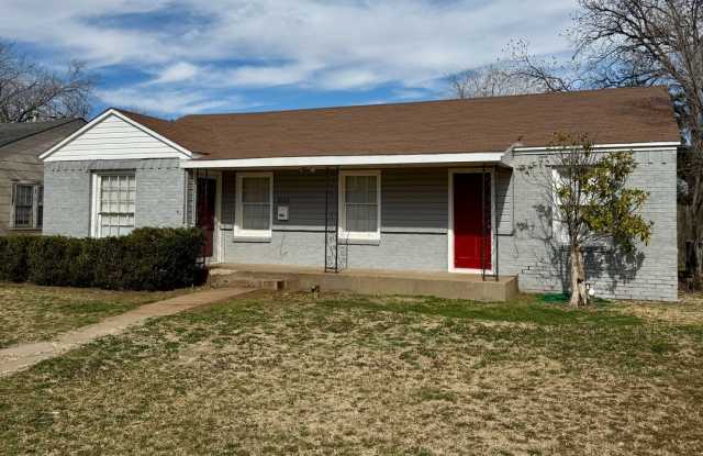 Cute 3 Bedroom Home Located In Heart of Lubbock! photos photos