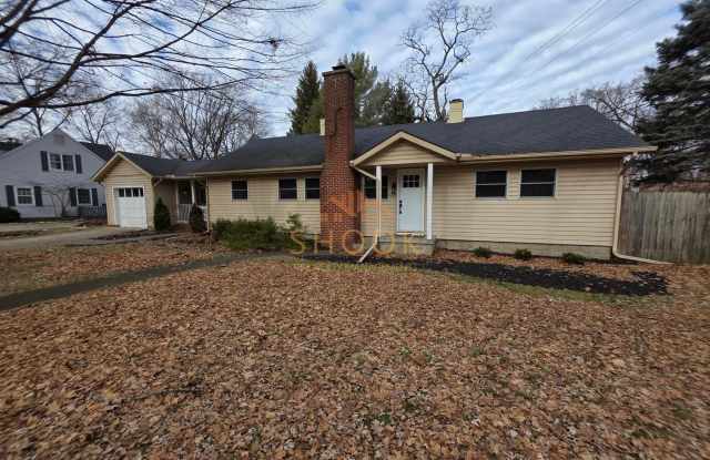 UPDATED RANCH CLOSE TO CAMPUS + LOTS OF AMENITIES photos photos