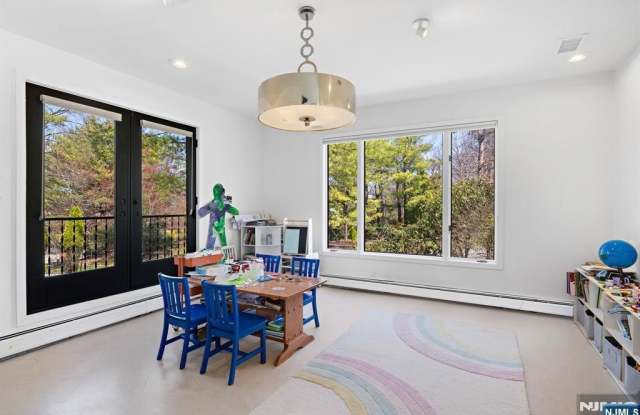 1 Hemlock Drive Gallery 2