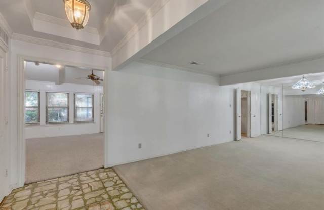 303 Woodcrest Drive Gallery 4