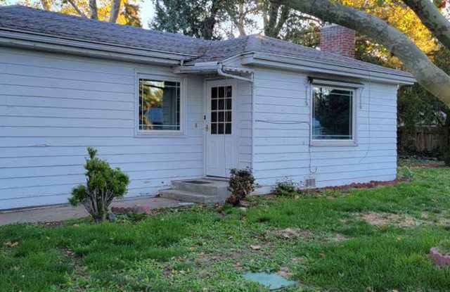 Cozy Two Bedroom Home Ready For You - 581 South Victoria Drive, Boise, ID 83705