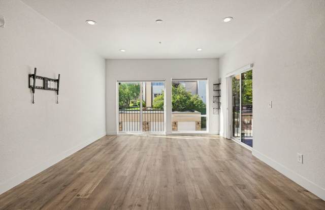 Available NOW! 2 Bedroom 2 Bath Beautiful Condo! Gallery 4
