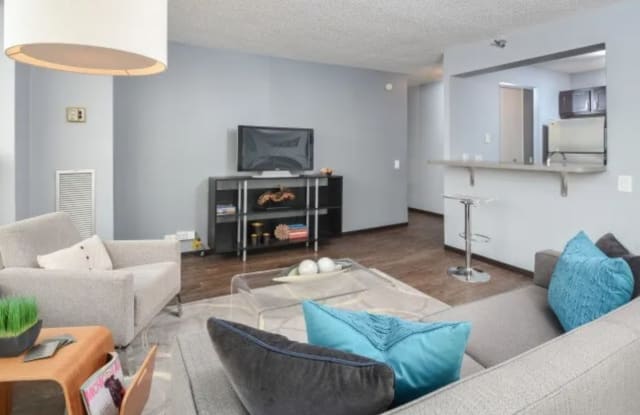 500 W Monroe St - 500 West Monroe Street, Chicago, IL 60661