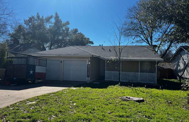 Great 3 bedroom, 2 bath available early April photos photos