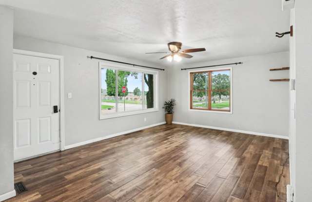 Rent: 2 beds Gallery 3