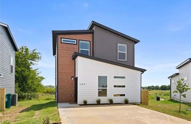 680 Pacific  AVE photos photos