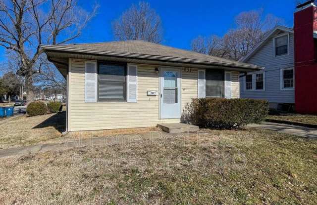 1137 E Meadowmere St - 1137 East Meadowmere Street, Springfield, MO 65807