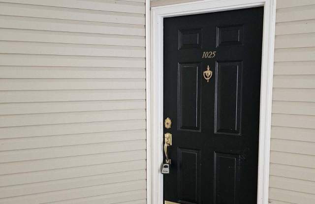 1025 Ridgefield Gallery 2