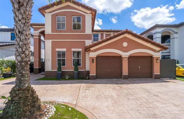 8944 NW 180th Ter Gallery 1