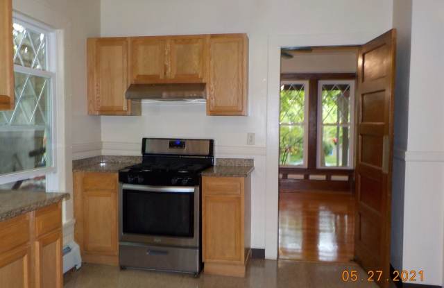 721 Allen - Available 6/1/27 - Charming Two Story Single Family Home Gallery 3