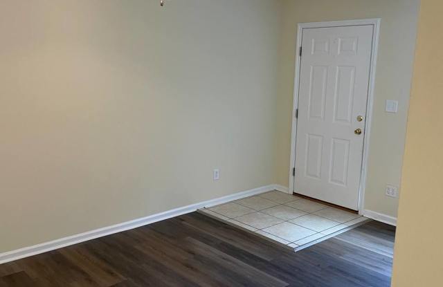 565-B Cambridge Dr. photos photos