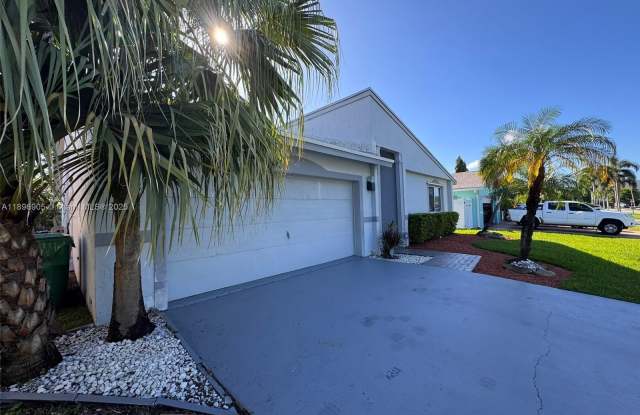 705 SE 3rd Ln photos photos